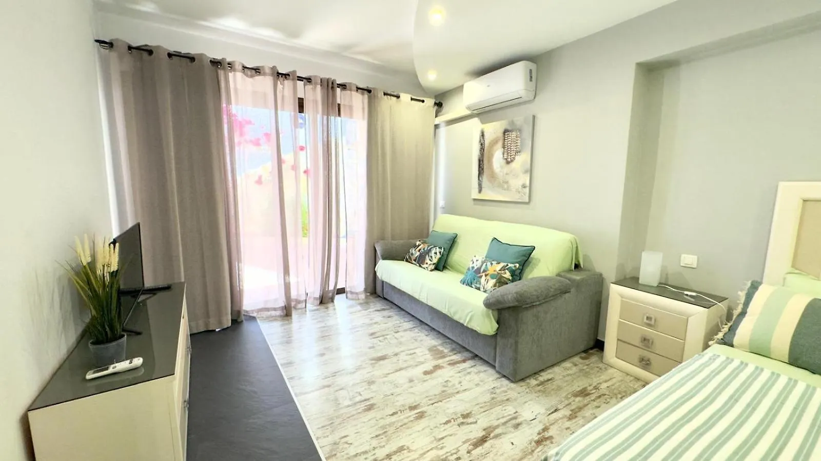 Inside Club Atlantis Resort- Fabulous Bungalow أذيخي 0*,